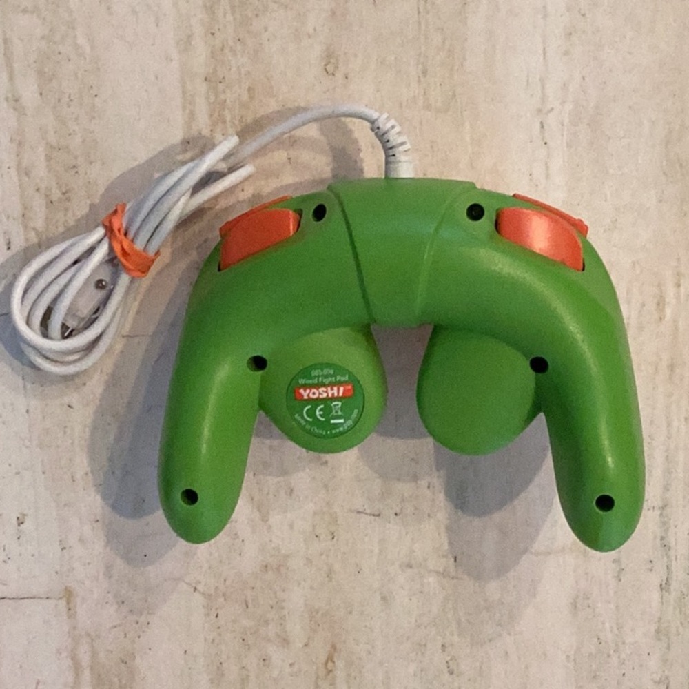 Yoshi Wired Fight Pad Controller Wii U & Wii - Picture 2 of 9